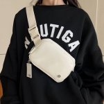 Lululemon 韩国简约百搭便携腰包男女同款户外运动斜挎包胸包时尚百搭健身跑步小挎包手机包 尺寸:19×13×5