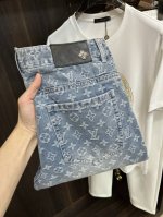 主推 Lv 2025春季独家专供新款秘驴牌潮男时尚休闲牛仔裤，春季新款裤子 高端欧版原单潮流时尚休闲裤子 透气舒适度高，细节无可挑剔，品牌元素设计理念，体现高品
