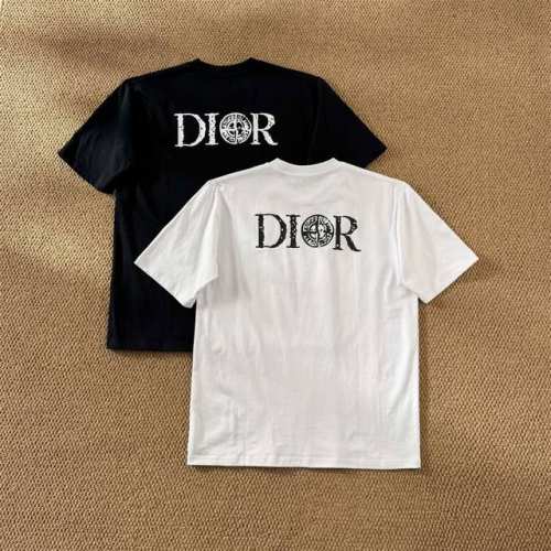 独家臻品 迪奥联名石头岛 Dior Stone Island Cd 胸前小标短袖T恤 时尚界的梦幻联动来啦！迪奥与石头岛携手打造的 Cd 25Ss 联名印花短袖