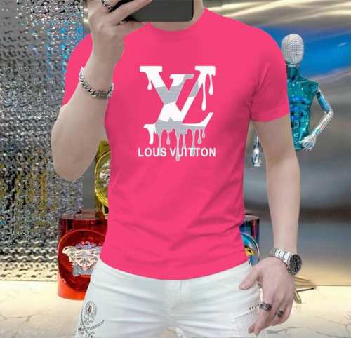 lv 2025春夏新品爆款 顶级走秀网红款定制 春夏原单时尚休闲短袖T恤。25Ss春夏潮人网红必备单品，精选进口速干玉蚕丝面料，舒适性与透气性兼优，柔软抗皱弹性