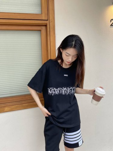 顶级版本上新 O21# -Off White 卡通涂鸦彩色箭头Ow休闲短袖T恤情侣款- 精选手感超好的双砂棉面料，柔软亲肤宽松版型给予身体充分活动空间 无惧束缚