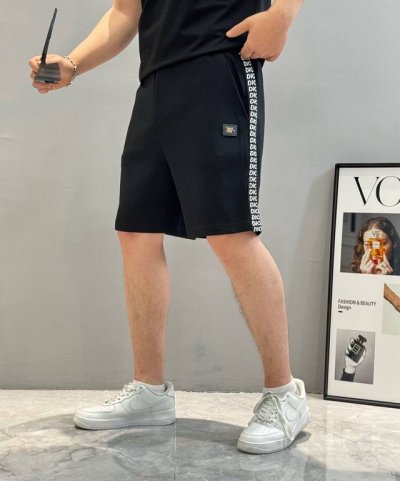 上衣 裤子 Dio*R迪奥25S新款夏季休闲五分短裤可搭配套装.男女同款！经典织带搭配简单高级.口袋下方精致皮牌镶嵌.优选百分百天丝面料.柔软舒适感满满.透气性