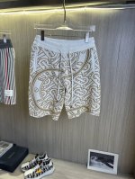 Burberry巴宝莉 经典款2025Ss新款针织短裤，定制面料采用威化布织法，提花针织工艺，版型紧致立体，满花字母拼接 定制裤绳五金质感强，顺滑，上身舒适透气