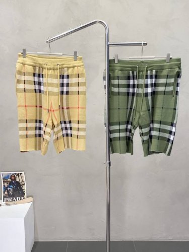 Burberry巴宝莉独家专供新款休闲短裤高端版本 专柜定制面料 透气舒适度高，细节无可挑剔，品牌元素设计理念，体现高品质。手感细腻柔软！呈现休闲裁剪，上身版型