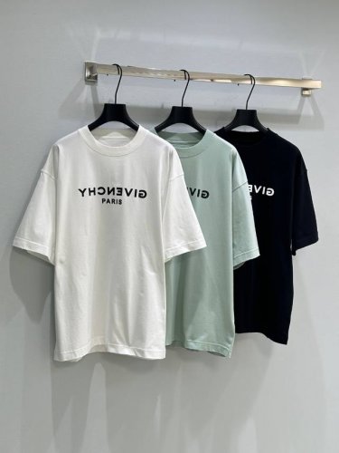 25Ss春夏上新！橡胶字母大版型T恤，胸前橡胶字母Logo，后背饰有四宫格，高克重，纯棉面料，非常适合春夏！现货供应白色 黑色 绿色Sml