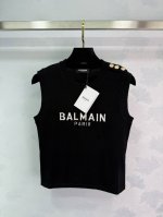 Ba*25新款无袖背心，经典黑色，纽扣设计，时尚百搭。精选面料，舒适透气，适合各种场合。1色3码Sml T226B
