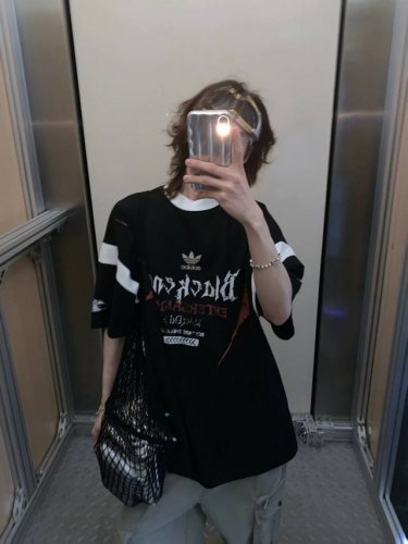 阿迪达斯Adidas 三叶草美式复古短袖男女同款拼接设计索罗娜冰感街头情侣半袖 ~面料采用纯棉索罗娜工艺面料 冰凉透气 ！ ~宽松版型 ~刺绣Loog +印花工