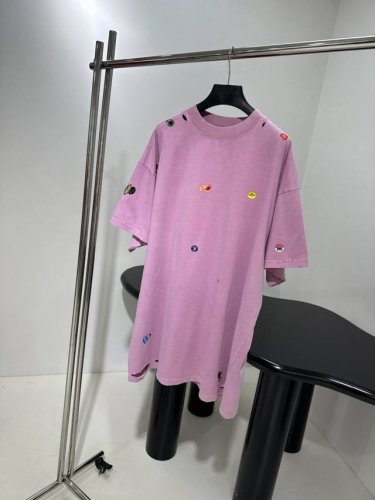 *25早春新品Fruity中号版型T恤 褪色做旧粉色复古平纹针织面料 满饰Fruity艺术作品（烫画）工艺 水洗褪色效果 整件磨破做旧 宽松版型 男女同款 ：粉