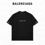 Balenciaga 巴黎世家 2025Ss新Tracksuitlogo刺绣字短袖T恤 吸睛的黄色刺绣是这款的精髓，颜色搭配活跃，有点运动感！正面、衣袖和背面饰
