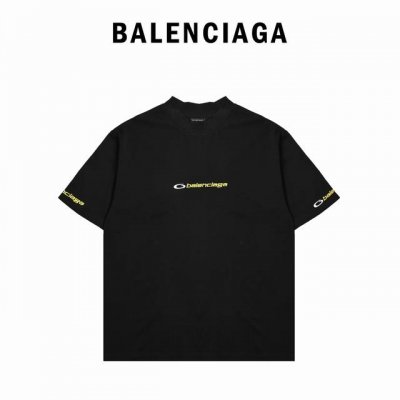 Balenciaga 巴黎世家 2025Ss新Tracksuitlogo刺绣字短袖T恤 吸睛的黄色刺绣是这款的精髓，颜色搭配活跃，有点运动感！正面、衣袖和背面饰