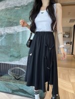 强烈推荐 pra*2025春夏新款 休闲度假长半裙 松紧腰设计穿脱方便 侧边工装口袋 下摆不规则设计时尚潮流 采用天丝亚麻面料透气性好 两个色 Sml码 高品质