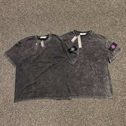 实拍图！Stone Island 石头岛经典勋章重工水洗牛仔袖标短袖实拍图 面料采用高品质280克重工纯棉面料 面料上身舒服 重工纯棉克度 当季必备 版型超正