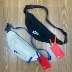 Nike耐克多功能运动旅游休闲腰包手提包单肩包斜挎包 颜色：黑色 米白色 尺寸：35X14X7 Cm 810