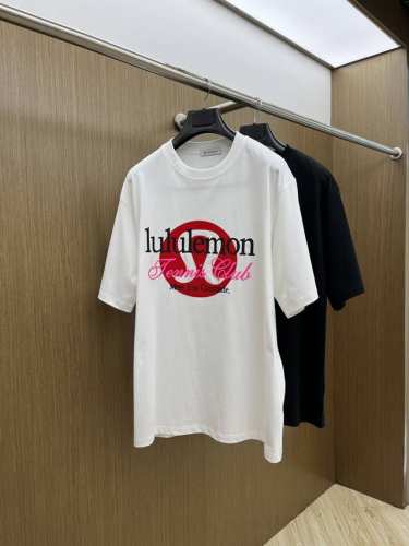 新款 Lulu 2540Fw春夏新品圆领打底外穿T恤，立体感Logo微廓形半袖活性纯棉打底T恤，棉，手感面糯有骨感，柔而有韧性。工艺处理，韧性和抗皱性能得到大幅