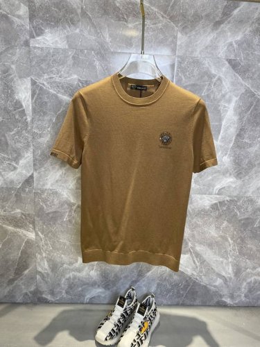 versace范思哲 2025春款顶级打底神器 进口私货，高端天丝羊毛衫短袖 纯色简约专柜款 时尚不失奢华 品质毋庸置疑 上身效果超赞，奢华官网同款 款式尺码M