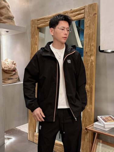 上衣96089 Lewe合作款套装 季度：2025春夏 尺码：M-4Xl 版型：宽松版型 工艺： 前幅后幅工艺做高温切烫工艺 速干料子 简约时尚
