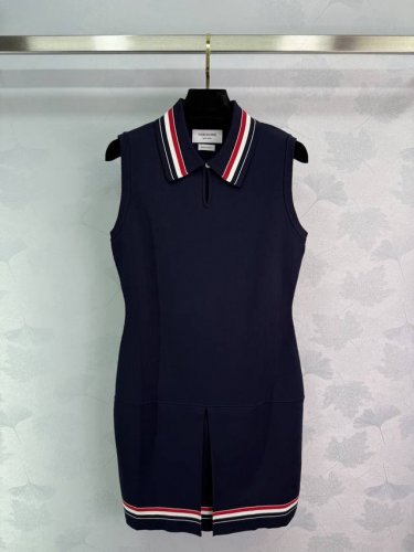 thom*25春夏新款彩条polo无袖连衣裙，经典红白蓝设计，领口和下摆时尚装饰，休闲风格又显瘦，适合多种场合，质感超赞，适合日常穿搭！ 1色3码Sml