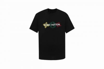 2437款 新款 高品质Lv路易多种工具刺绣圆领短袖T恤 立体前胸刺绣针数，还原Zp 一比一，定制定染245克， 手感非常舒服 超级百搭好看的一款短袖 三标齐全