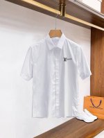 路易威登专柜最新款男士必备款短袖衬衫 100%天然棉 舒服透气 原单狠货 原版面料 柔软舒适 上身高端又奢华 足够场面的档次 这款衬衫无不骄傲的让你满意有面子