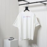 alexander Wang 亚历山大王 25Ss 做旧斑驳字母印花短袖大王的短袖和上一年巴黎世家的可乐T恤好像领口和版型都挺像巴黎世家上一年的可乐Tee的但依