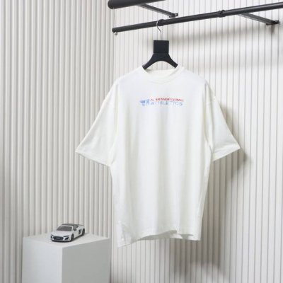 alexander Wang 亚历山大王 25Ss 做旧斑驳字母印花短袖大王的短袖和上一年巴黎世家的可乐T恤好像领口和版型都挺像巴黎世家上一年的可乐Tee的但依