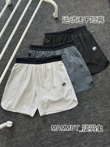 mammut 猛犸象 男士户外跑步健身运动速干裤防泼水软壳压胶短裤 户外轻薄速干五分短裤！最重要得是此款面料手感具舒服！轻薄透气！弹力速干！防水耐磨！Trekk