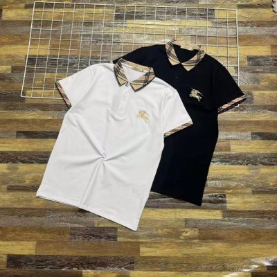 新款上新 爆款推荐2025新款Burberry 巴宝莉人马胸前刺绣小标三粒扣翻领Polo衫短袖 专柜同步64支定制级别双重水洗珠地棉网眼，表面呈疏孔状，犹如蜂巢