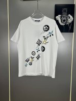 高端原版规格版本 路易威登 Lv重工彩色Logo短袖T恤男女时尚同款 2025Ss新款纯棉双纱 定制面料采用威化布织法，超高端针织工艺，版型紧致立体，顺滑，上身
