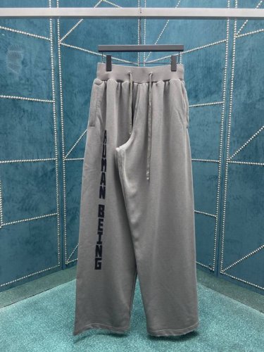 巴黎 25Ss新款字母刺绣加绒灰色卫裤长裤，高版本！ 码数：S.M.L.Xl.