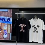 黑色M和L 白色M-Xl Ss Mlb波斯顿红袜队图案Logo字母印花休闲情侣短袖T恤 选用了210克双纱爽滑棉面料制作而成 精细的做工和清晰的纹路让贴身穿着更