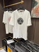 Lv2025 春夏新款短袖 整体上色泽较鲜明和光亮，手感顺滑揉软，悬垂感特强，质地自然柔软、贴身超级舒服，悬垂感特强！ T恤日常穿搭很自在很实用，超级的有韧性比