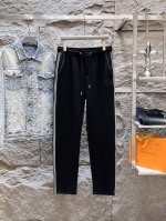 罗意威 顶级货品 2025早春新款休闲裤！官网同步发售。品牌经典Logo休闲裤 ，定制面料，舒适度极好，手触感强烈。辨识度极高，完美品相工艺。 尺码：M-3Xl
