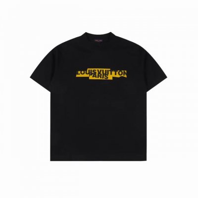 louis Vuitton 路易威登 25Ss 胶带Logo立体压胶短袖T恤 面料采用260克重精梳棉，定制32支1*1螺纹，成衣两遍水洗处理， 面料舒适亲肤无