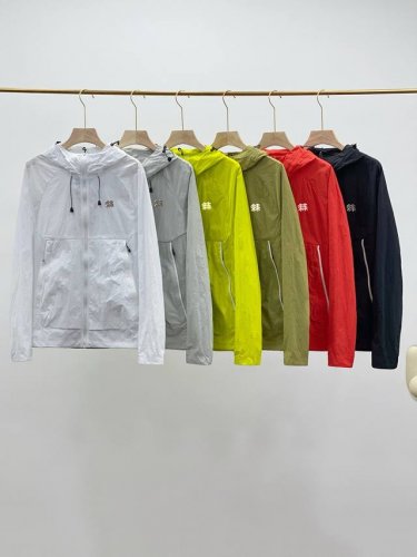 Kolon Sport可隆山系宝藏户外防晒冲锋衣 象牙白 银河灰 荧光绿 橄榄绿 阳光橙 黑色 S-4Xl 热爱户外的小伙伴们，这款科隆山系户外防晒冲锋衣，堪称