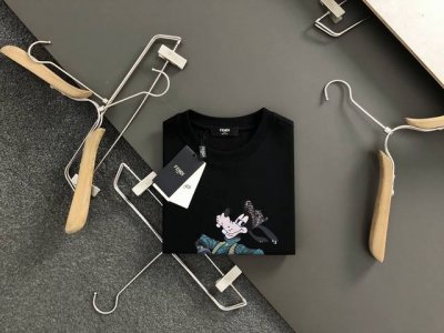 款号:F081 fendi 芬迪 25Ss 大师亲手设计潮牌新品印花圆领短袖T恤 春夏最新砖柜同步 Os落肩版型 - 260G双纱纯棉顶级面料 手感柔软 百分百