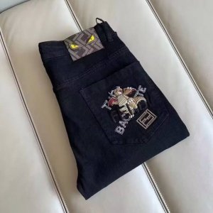 款号Cc863 芬迪 Fendi 小恐龙刺绣牛仔裤 最新品，专柜同步有售，原单狠货，水洗休闲牛仔裤，进口原版水洗弹力面料，舒适有弹性，原版五金辅料装饰Logo，