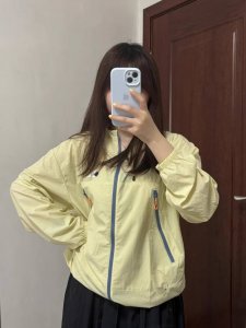 露露乐蒙Lululemon 被追问 Lululemon 这件防晒骑行服绝了 宝子们 夏日骑行 怎能少得了 Lululemon 轻鹅黄防紫外线防晒服 它将防晒 速