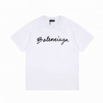 Balenciaga 巴黎世家草写字母短袖 品质升级 精致做工 手感柔软 充满了复古工艺还拥有厚实的手感 标志性的图标 独有的辨识度 高克重纯棉质感一流 男女同