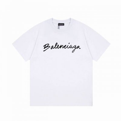Balenciaga 巴黎世家草写字母短袖 品质升级 精致做工 手感柔软 充满了复古工艺还拥有厚实的手感 标志性的图标 独有的辨识度 高克重纯棉质感一流 男女同