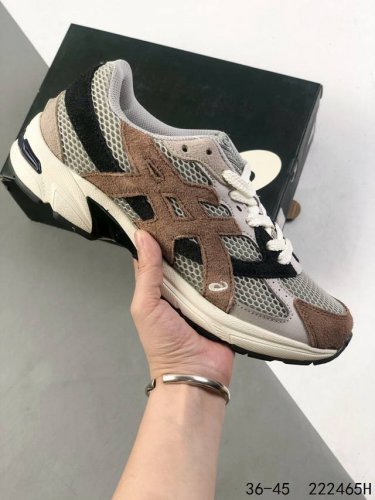 真标带半码 asics Gel-1130 亚瑟士 休闲运动跑步鞋 asics Gel-1130可以称得上是复古美学的入门代表作 它所呈现的是千禧年后期的时代变迁
