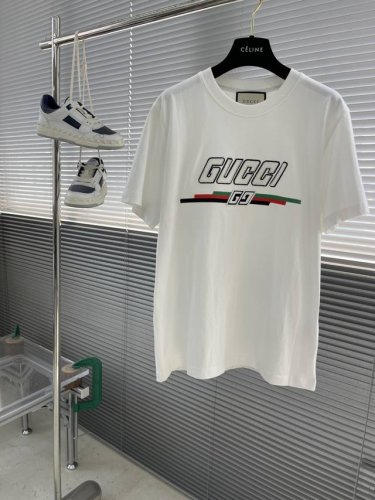 Gucc 25Ss新款刺绣T恤，简约时尚精致，色彩搭配舒适， 亲肤细腻柔软， 男女同款 颜色：黑 白 尺码：S-Xxl