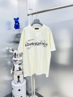 lv 路易 2025夏季新款模糊字母印花Logo短袖Tee 专柜同步有售，原单狠货，时尚 进口原版科技面料，上身舒适透气，原版定制五金辅料，上身帅气有型，三标齐