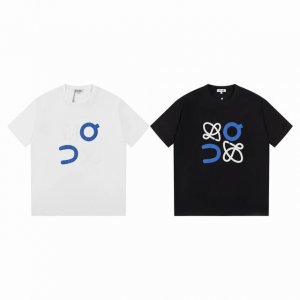 顶级版本 款号K501 Loewe、罗意威 25春夏新品发泡短袖 罗家单品颜值当然是毋庸置疑的出色，搭配情侣款出街绝对吸引眼球！时髦 轻松有格调 氛围感一下子拉
