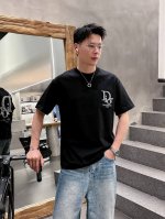 迪奥 三标齐全。 2025夏季新款最新品短袖T恤，专柜同步有售，原单狠货，时尚进口原版科技面料，上身舒适透气，原版定制五金辅料，上身帅气有型，三标齐全，推荐款，