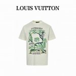 louis Vuitton 路易威登 25Ss 多元素印花短袖 采用细支数纱线织造，使得面料质地轻薄，透气性好，穿着舒适，经过精梳处理，去除杂质和短纤维，纱线品