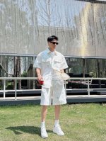 衣服 裤子 迪奥Dior色织带图案刺绣宽松版型水洗牛仔布衬衫小外套，面料采用定制定染超高的水洗扎染工艺，做工复杂，非常优质的面料！水洗之后上身柔软舒适，极其细腻