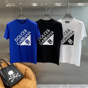 Dg家 杜嘉班纳T恤 Dolce & Gabbana 经典百搭，胸前白色的品牌字母和独特的三角图案，设计感满满，彰显出品牌的奢华与时尚 面料质感柔软，亲肤透气，