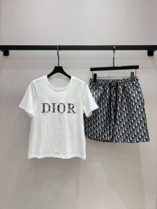 强烈推荐 Dio*2025春夏新款 休闲印花套装 Monograw渗透印花 高级大气 满满的穿搭高级感 创新面料 轻盈柔软 实物非常赞 上身洋气百搭 美美哒 高
