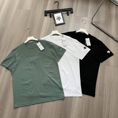 descente 迪桑特25年夏季舒适透气休闲新款短袖T恤上衣 采用棉质亲肤定制原厂面料 触感细腻 手感顺滑 柔软亲肤 3D立体剪裁 侧缝贯穿式拼接 减少日常穿