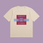 高端品质 Gucci 2025Fall 春夏系列 Logo短袖T恤 区别普通印花 定织270G32支双纱纯棉面料 宽松版型 男女同款 颜色：白 黑 杏 粉 Si